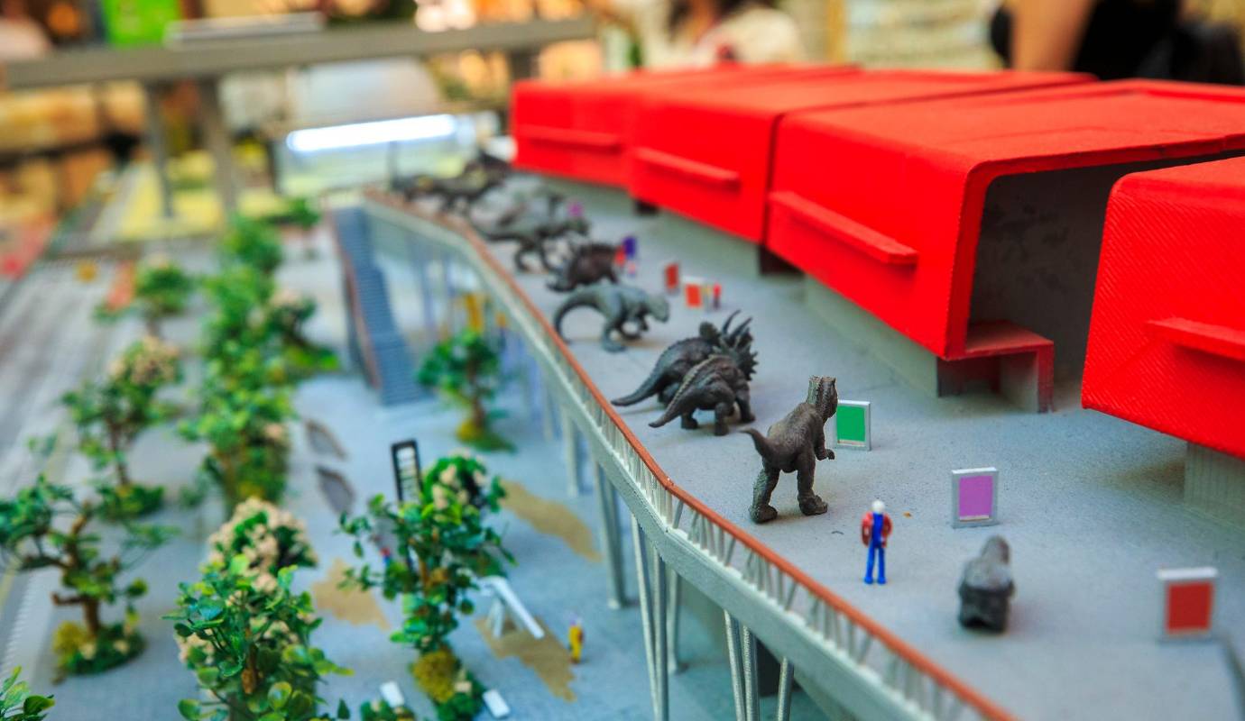 Cada una de estas miniaturas transporta a los visitantes a diferentes épocas y rincones de la ciudad, permitiendo apreciar la evolución arquitectónica y cultural de Medellín. (Parque Explora). Foto: Camilo Suárez Echeverry