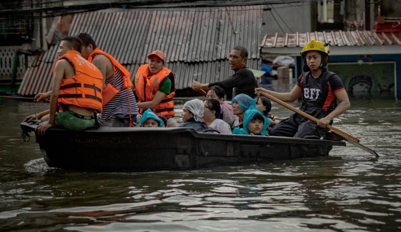 Las inundaciones han alcanzado niveles históricos, dejando a miles de personas sin hogar y en busca de refugio. Foto: GETTY