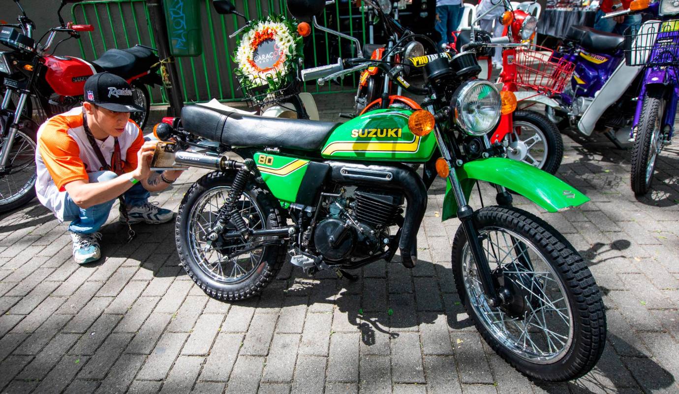 Centenares de personas asistieron a la tercera versión del Desfile de Motos Clásicas y Antiguas, evento que cada año crece en participación y público. Foto: Esneyder Gutiérrez 