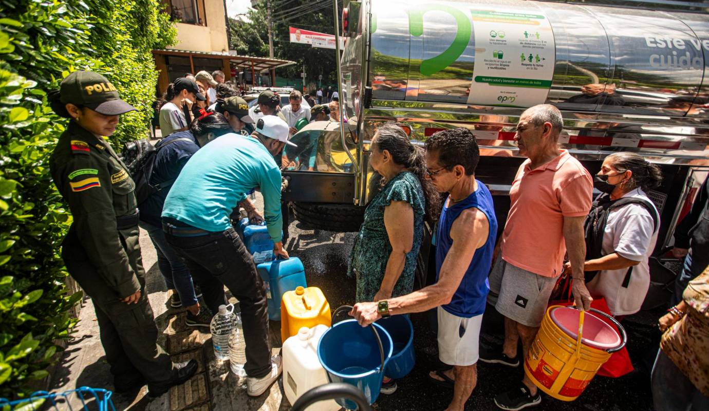 Empresas Públicas de Medellín anunció que fue necesario mantener la interrupción para 22.837 hogares debido a las fuertes lluvias de los últimos días. Foto: Carlos Velásquez