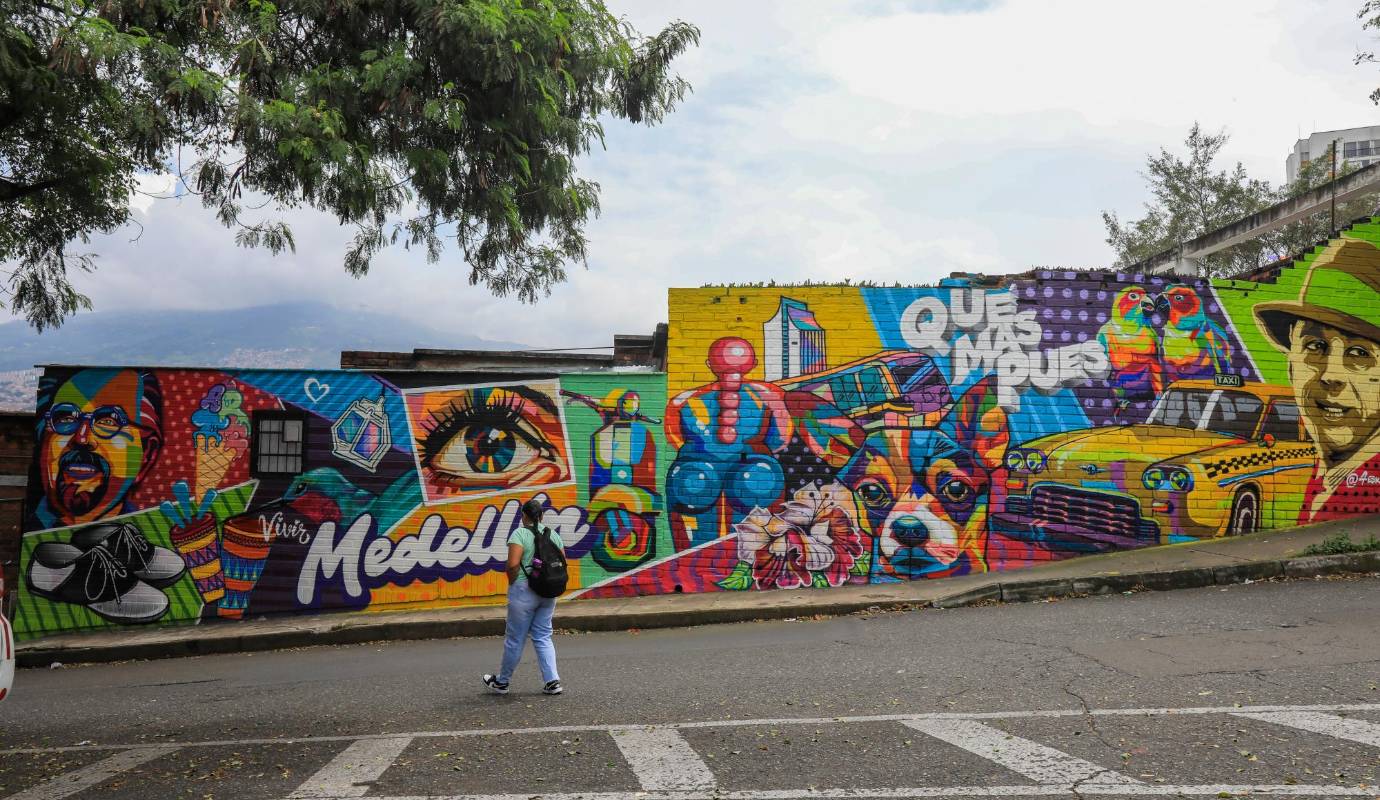 Los grafitis buscan plasmar la mirada y la cultura que se vive en los barrios cercanos a la obra. Foto: Esneyder Gutiérrez 