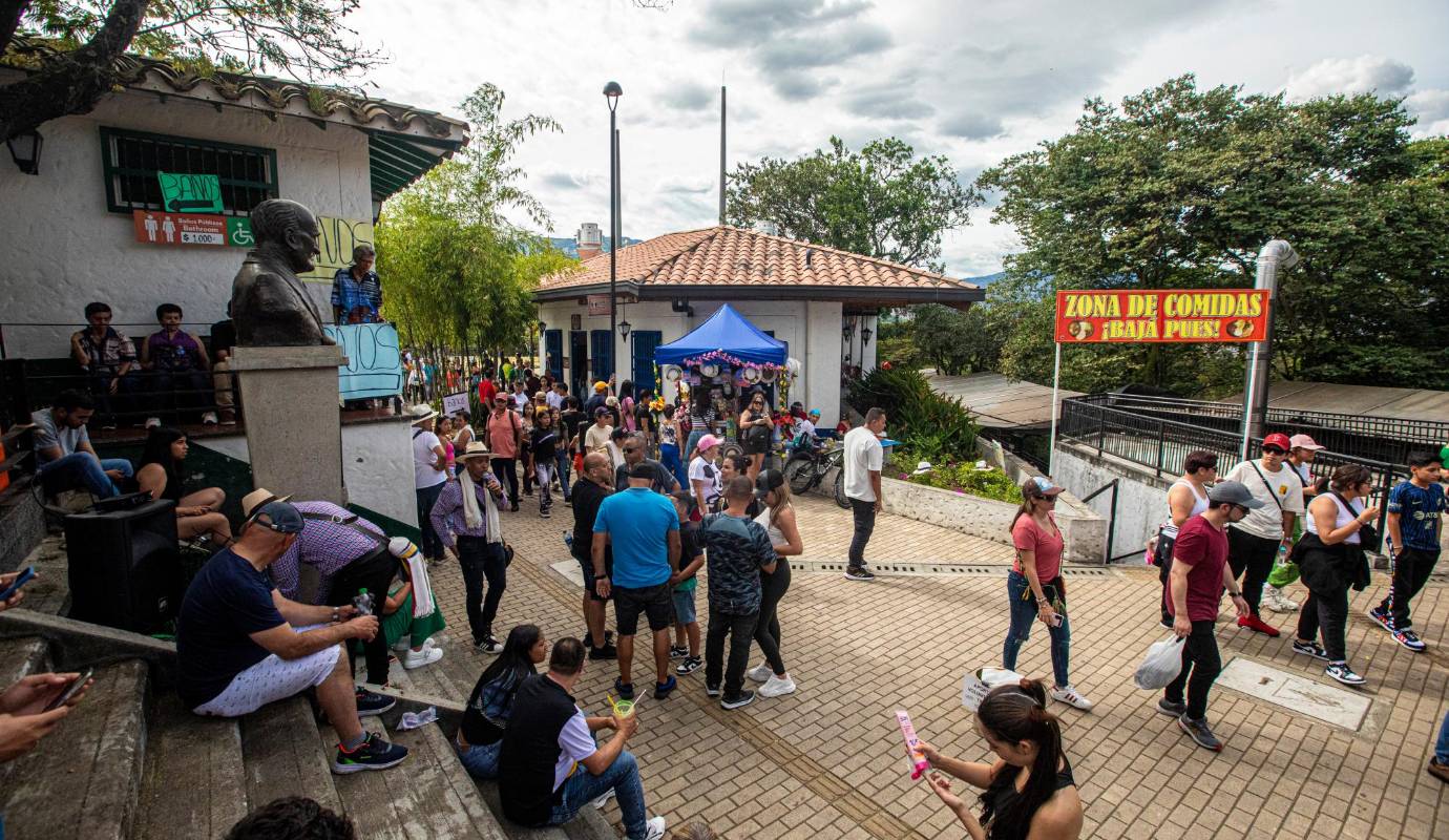 Miles de turistas llegaron hasta este emblemático lugar del valle de la Aburrá en el marco de la Feria de las Flores. Foto: Carlos Velásquez