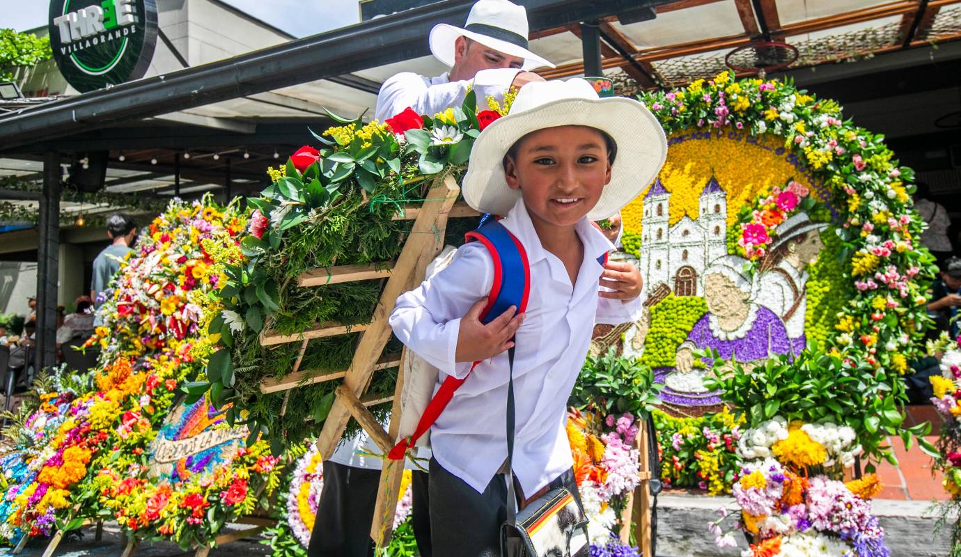 El municipio de Envigado se vistió de flores y tradición este domingo 13 de julio, al celebrar con una imponente Muestra Silletera 2025 sus 250 años de historia. Foto: Esneyder Gutiérrez 