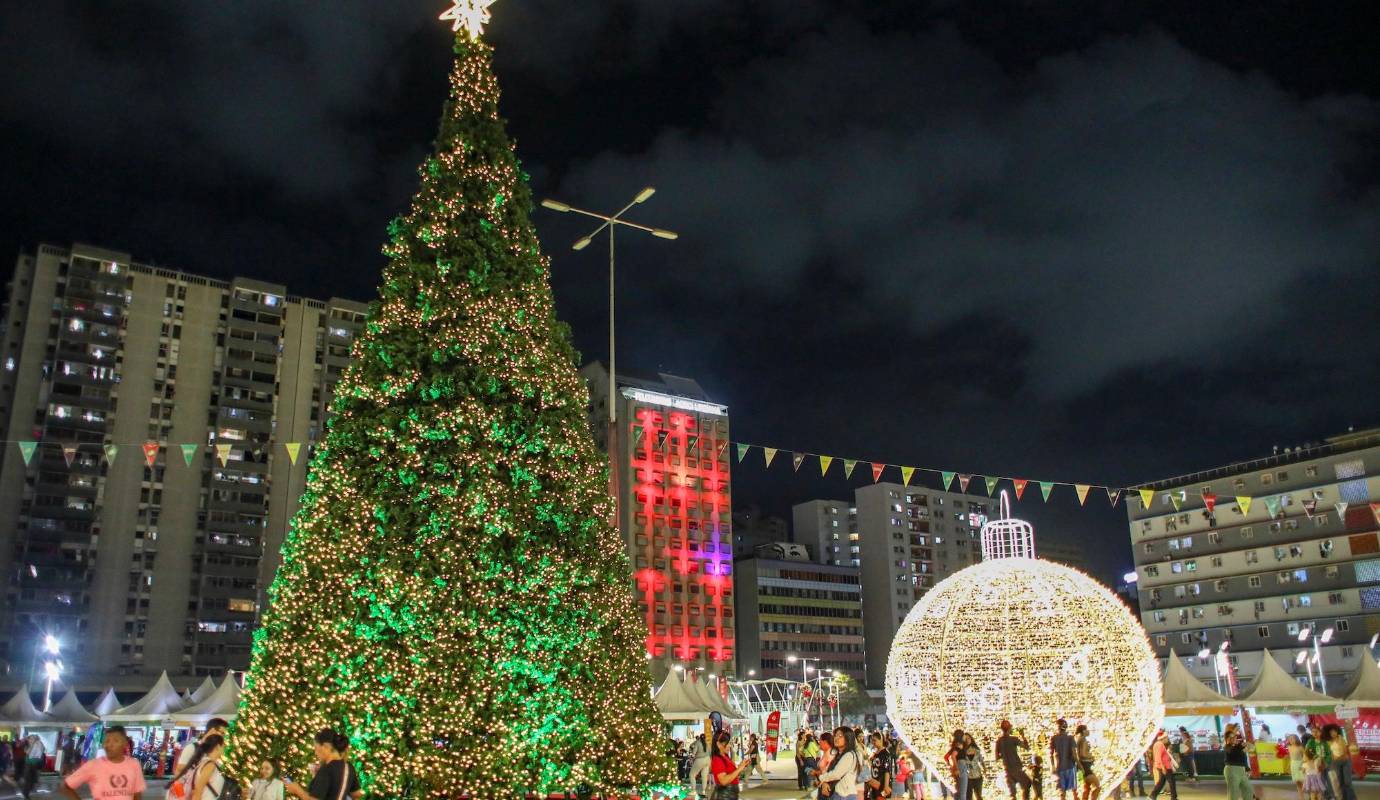 La Navidad temprana se vive en medio de la tensión política interna y la presencia militar de Estados Unidos en las cercanías de las costas venezolanas, un escenario que ha incrementado la incertidumbre. Foto: GETTY