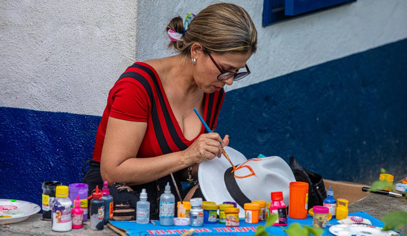 Los artesanos muestran sus talentos con manualidades que impresionan a locales y extranjeros. Foto: Carlos Velásquez
