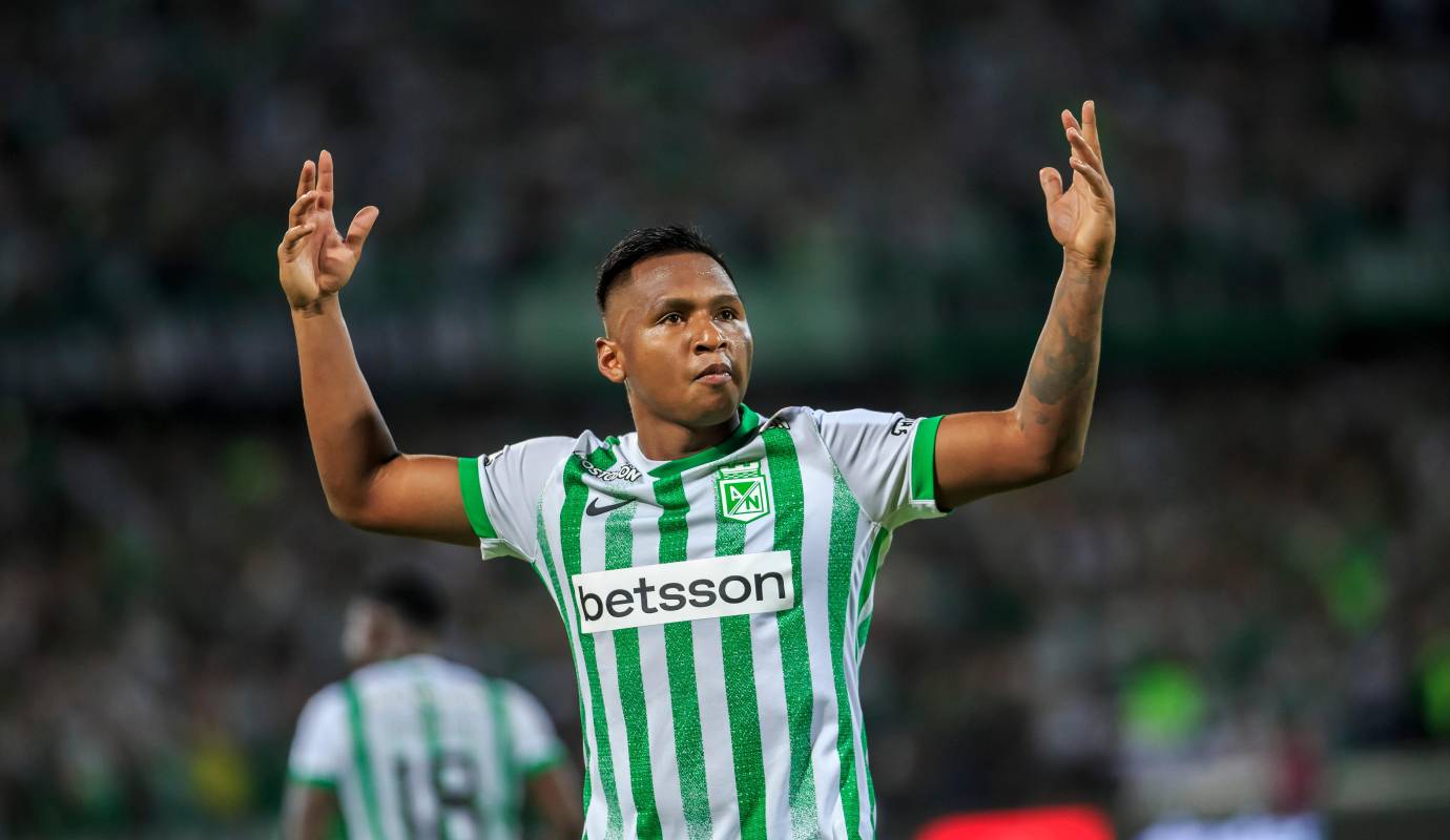 La juagada del gol, fue un centro al área encontró la cabeza de Alfredo Morelos, quien, con un frentazo certero, venció la resistencia de Soto y desató la locura en el Atanasio. Foto: Camilo Suárez Echeverry