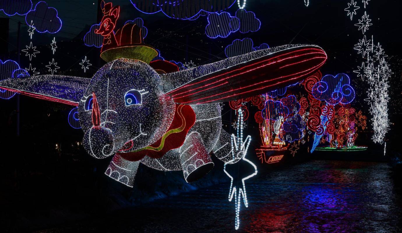 Los alumbrados con temática de Disney estarán ubicados en dos puntos principales de la ciudad: el nodo central del río Medellín, el puente de Guayaquil, y en Parques del Río, que contarán con personajes de diferentes películas en la celebración de los 100 años de Disney. Foto: Manuel Saldarriaga Quintero.
