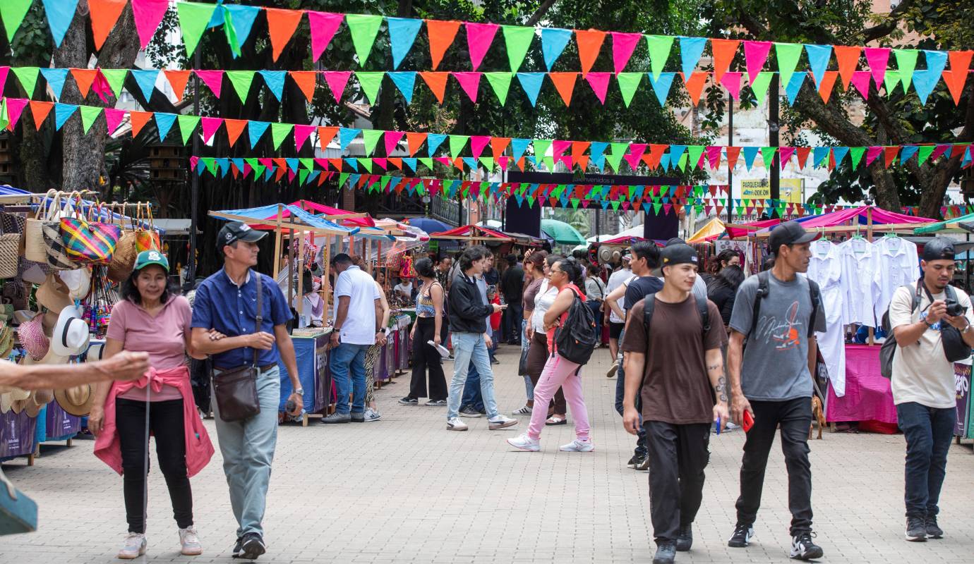 Este año, el Mercado de Sanalejo celebra su aniversario número 53, consolidándose como una tradición que resiste el paso del tiempo y mantiene viva la esencia del arte popular. Foto: Esneyder Gutiérrez 