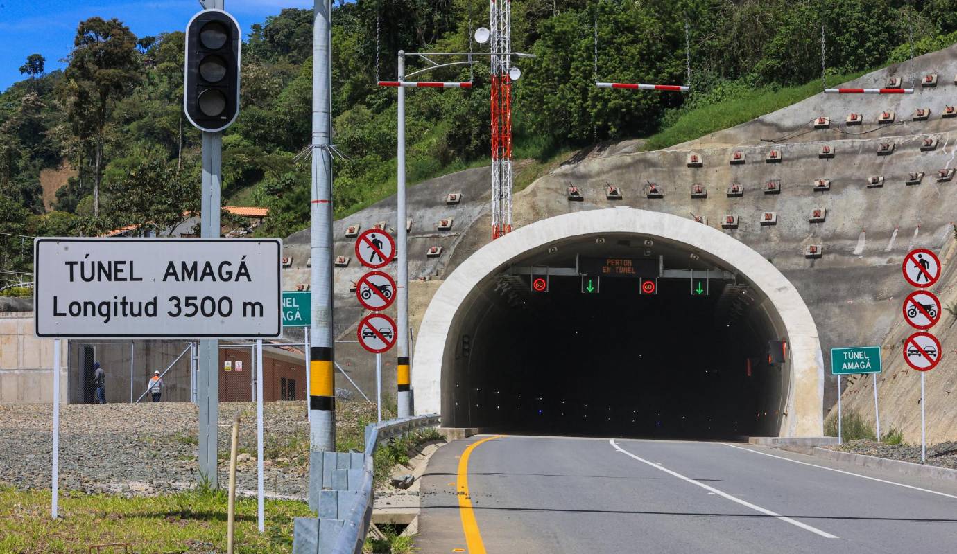A estos avances se suma la culminación del intercambio de Camilo C., y los túneles de Amagá, que llevan al intercambio de Titiribí. Esta obra comprende dos túneles de 3.616 m en doble calzada. FOTO: Manuel Saldarriaga Quintero.