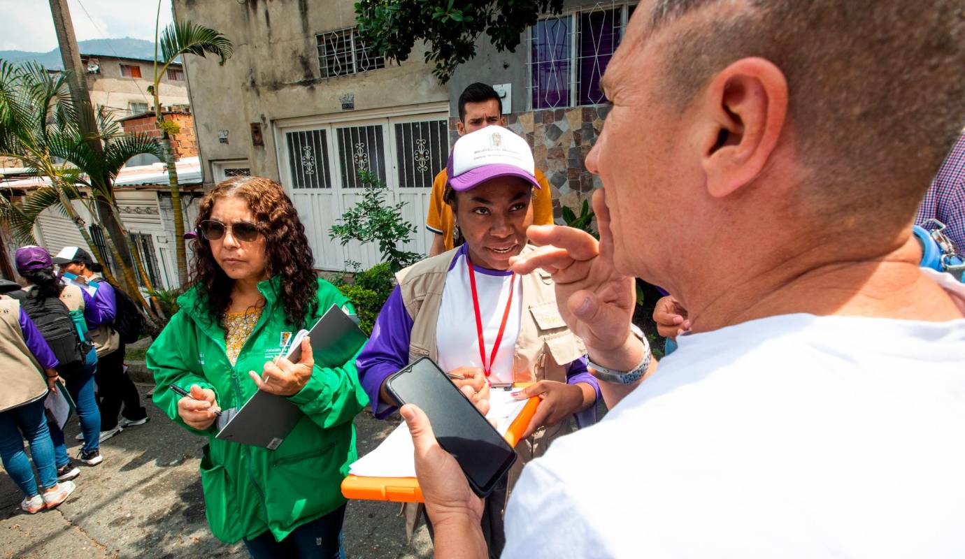 En los siete recorridos reportados por la Secretaría de Educación hasta el momento, que equivalen a 17,5 kilómetros de caminatas, se han encontrado más de 320 niños, niñas y jóvenes desescolarizados que ya están matriculados o en proceso de hacerlo. Foto: Esneyder Gutiérrez Cardona