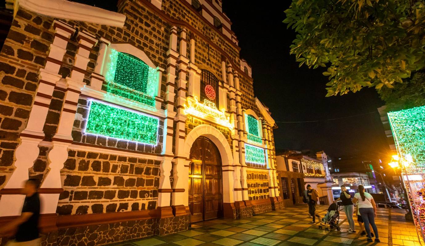 Este año y como ya es tradición, el municipio se viste de luz con el tradicional alumbrado navideño. Foto: Carlos Velásquez
