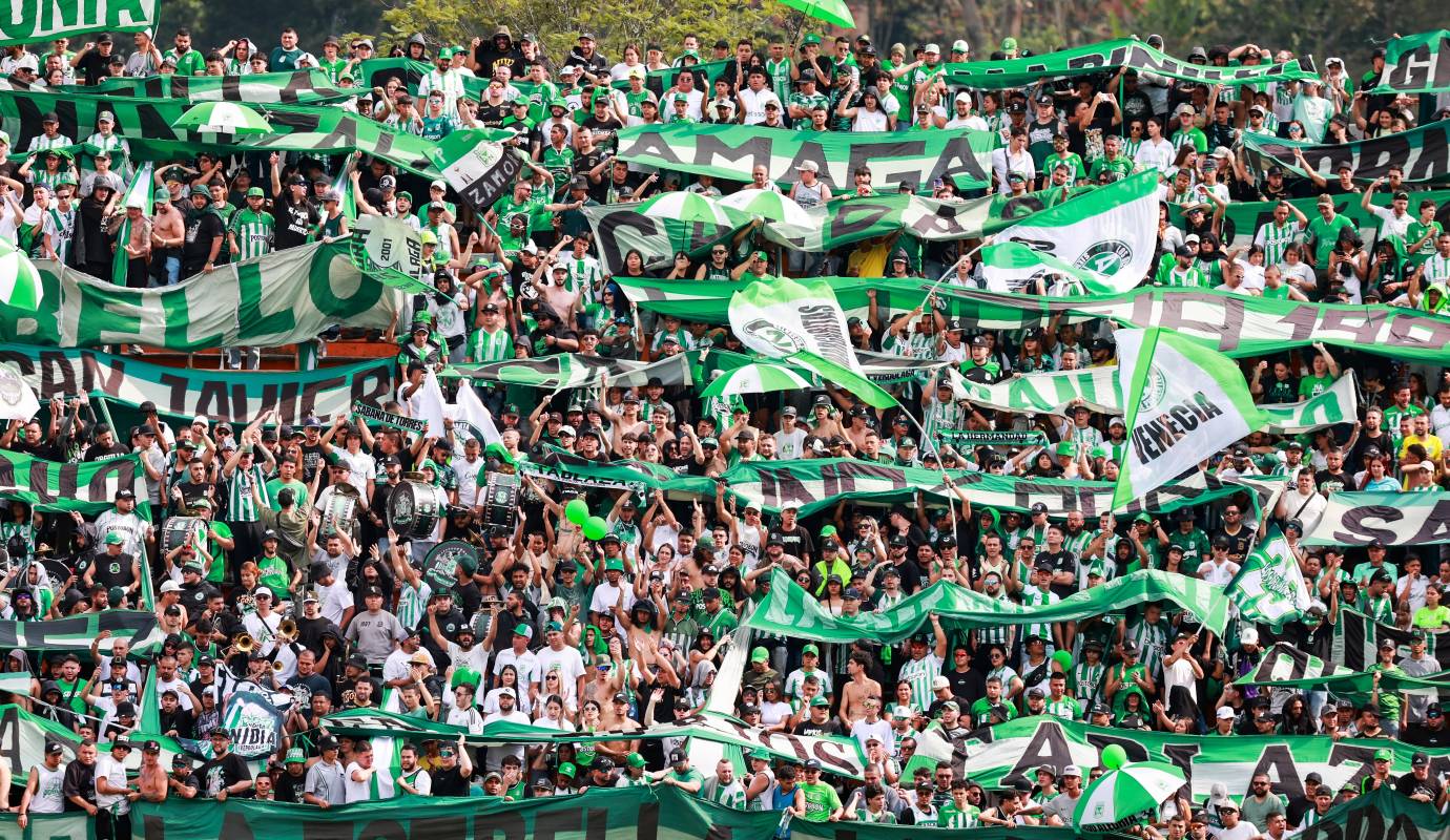 Hubo algarabía de los hinchas en los alrededores del Polideportivo Sur en las horas previas al compromiso y su presencia fue masiva en el estadio de Envigado. Foto: Manuel Saldarriaga Quintero.