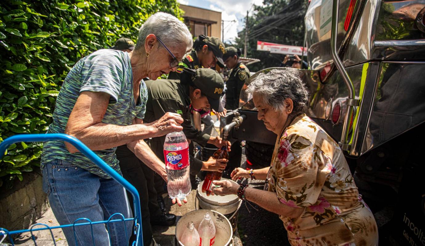 Más de 22.000 usuarios de Envigado tuvieron una verdadera prueba para su paciencia y capacidad de aguante al pasar tres días sin agua. Foto: Carlos Velásquez