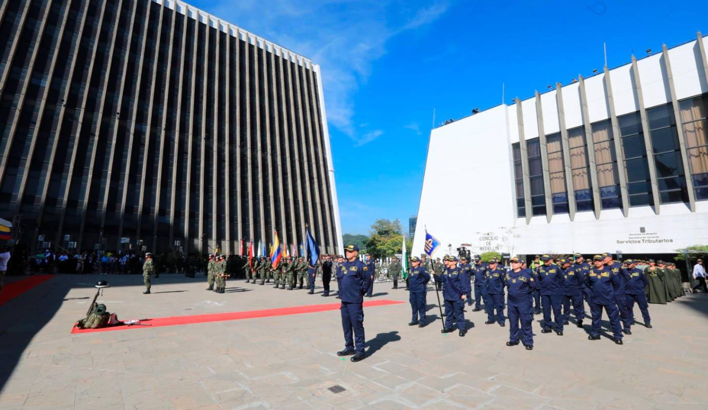 Las palabras de las autoridades locales durante el acto destacaron la importancia de trabajar juntos por un futuro mejor para Colombia. Foto: Esneyder Gutiérrez