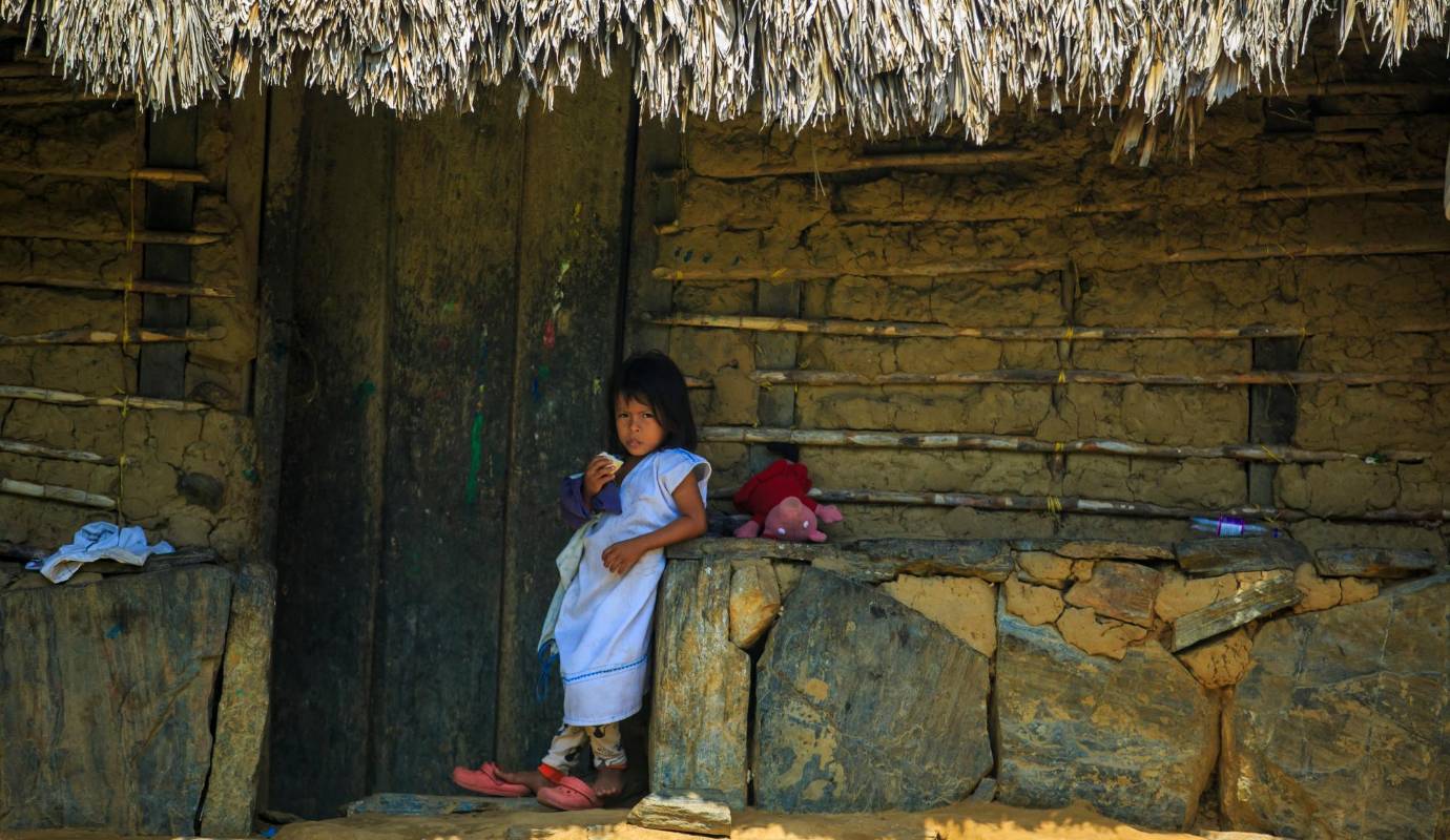A aproximadamente una hora y media del distrito de Santa Marta, vía al corregimiento de Palomino (La Guajira) está la comunidad indígena arhuaca Katanzama. Foto: Camilo Suárez Echeverry