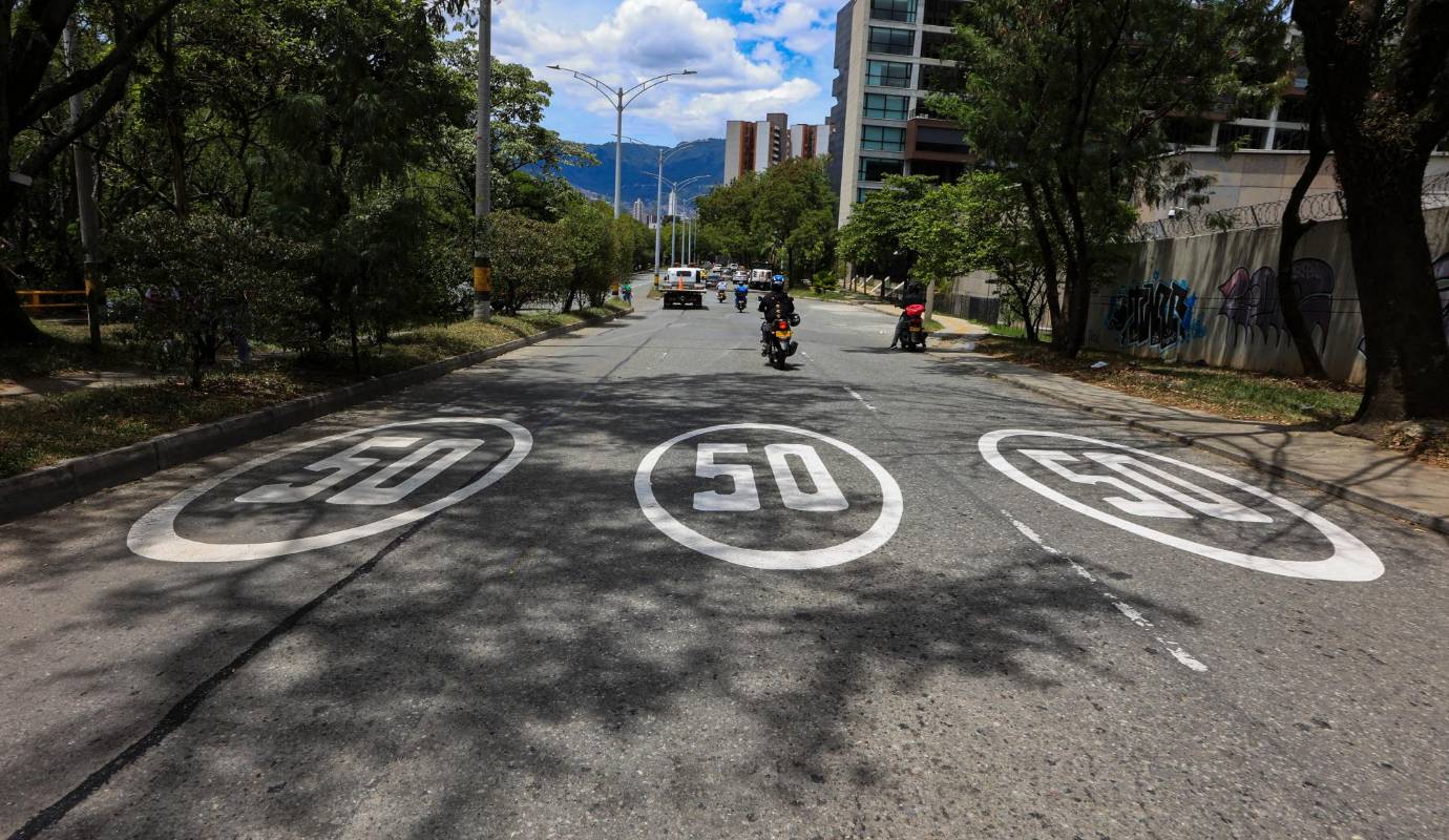 Al bajar los límites de velocidad permitidos, se busca que los conductores tengan mayor capacidad de reaccionar, que los impactos de los choques sean menores y que haya más posibilidades de que la persona sobreviva tras un incidente. Foto: Manuel Saldarriaga Quintero