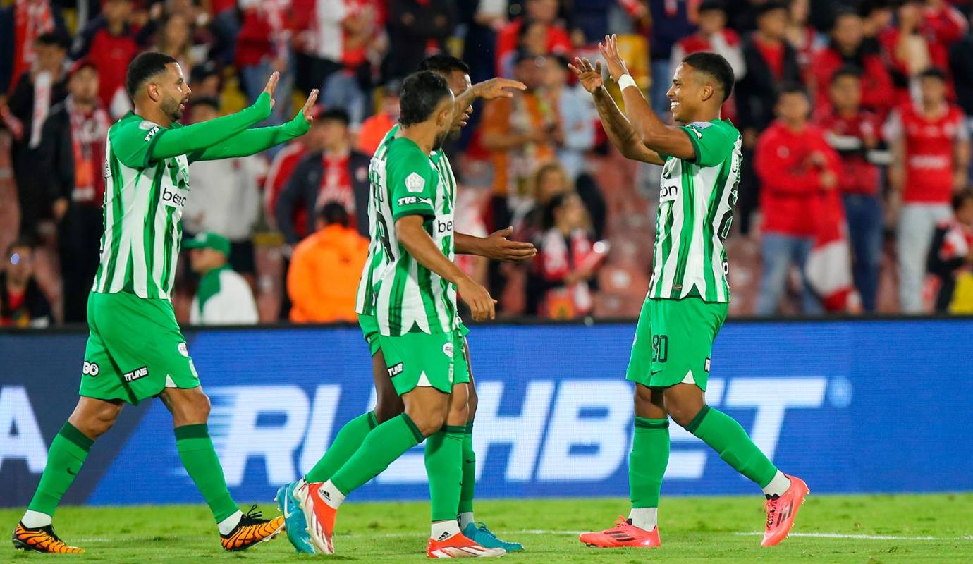 Desde el primer minuto, Nacional dejó claras sus intenciones. Con un planteamiento ofensivo, se apoderó del balón y generó constantes oportunidades de gol, logrando abrir el marcador rápidamente gracias a Sarmiento. Foto: Colprensa