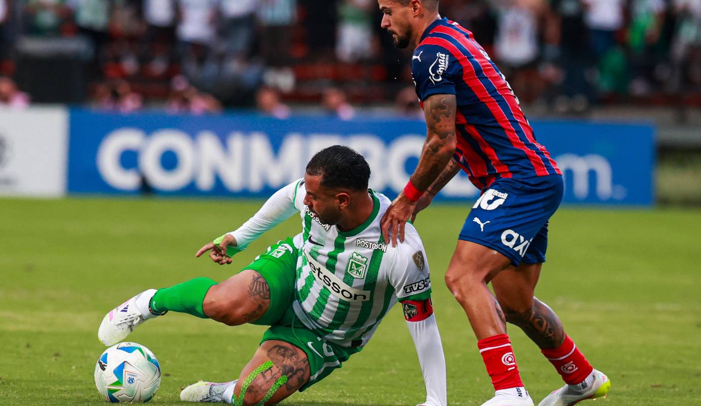La victoria fue celebrada con euforia por la hinchada verdolaga, que llenó las tribunas del Atanasio y acompañó al equipo con cánticos y apoyo incondicional. Foto: Manuel Saldarriaga Quintero.