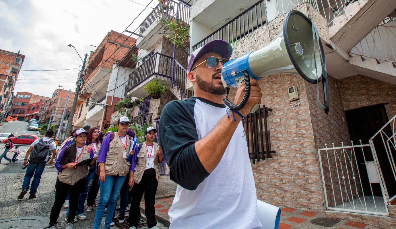 En dos semanas, la Secretaría de Educación ha hecho por lo menos siete recorridos en los que ha encontrado a más de 320 menores de edad para asegurarles un cupo Foto: Esneyder Gutiérrez Cardona
