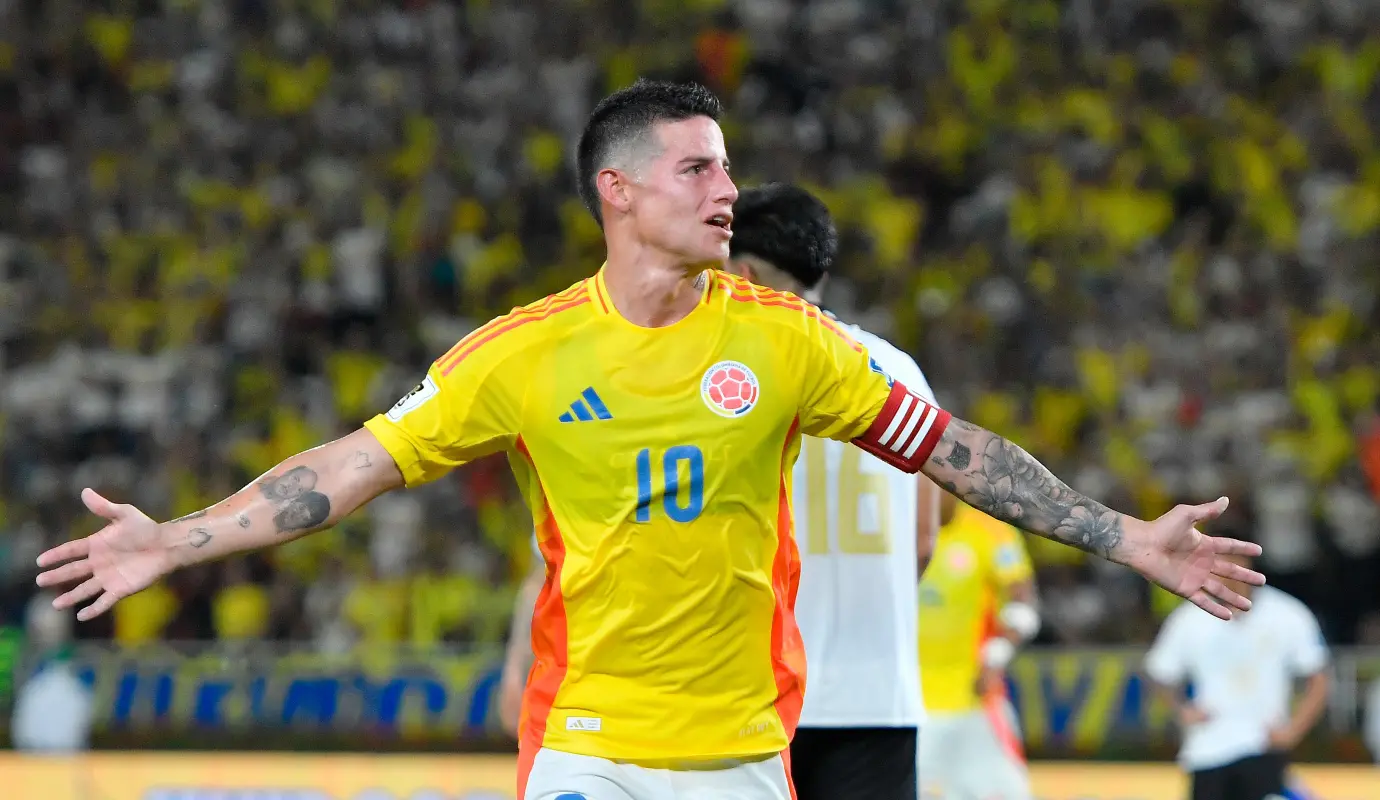 El primero en abrir el marcador fue el eterno capitán, James Rodríguez, quien con un potente disparo puso a soñar a toda la afición. Foto: GETTY