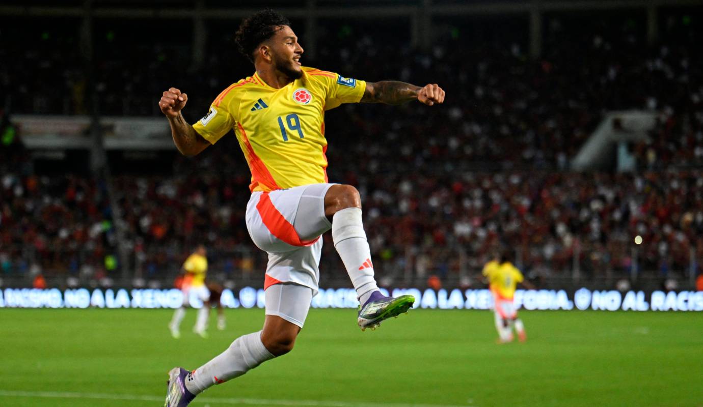 Este triunfo no solo se traduce en tres puntos más, sino que también consolidó a Colombia en el tercer puesto de la tabla de posiciones, un logro que fortalece la confianza del equipo de cara al próximo Mundial. Foto: AFP