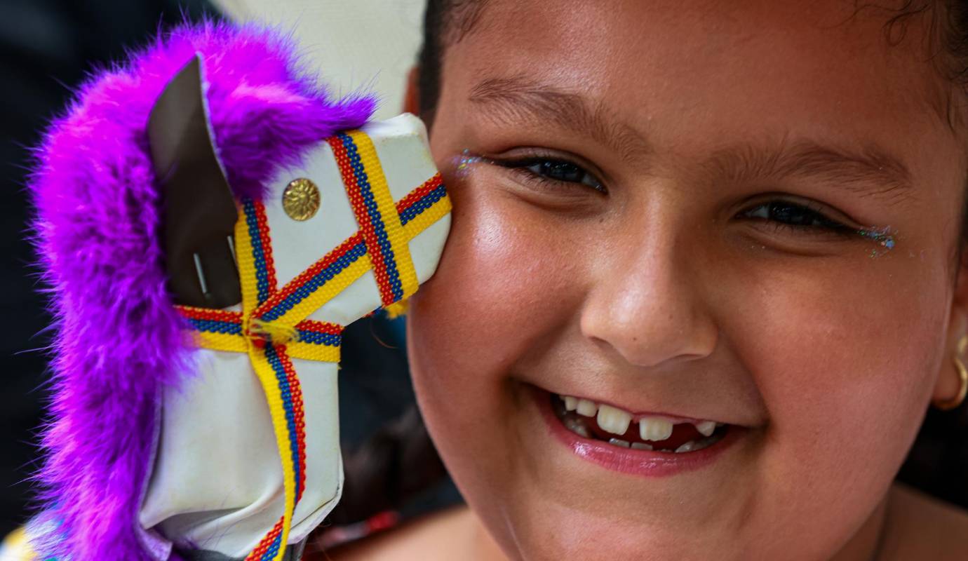 Las sonrisas y la alegría de los participantes contagiaron a todos los asistentes, quienes aplaudieron y animaron durante todo el recorrido. Foto: Manuel Saldarriaga Quintero.