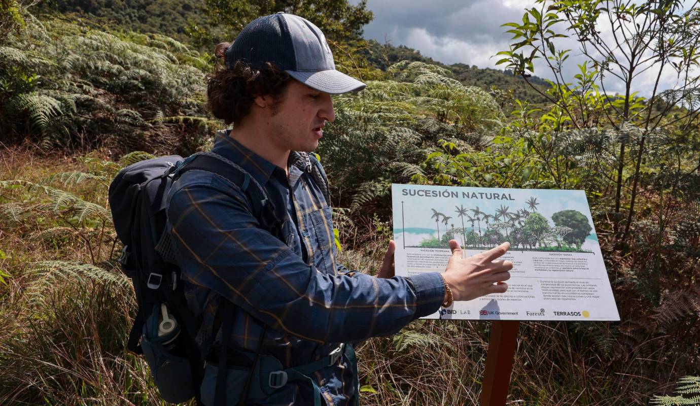 Mauricio Serna lo definió como un mecanismo para cuidar lo que ya hay y mejorar o ayudar a lo que está degradado: “Se llaman créditos porque vienen de ese préstamo que nos hace la naturaleza. Nosotros estamos en deuda con ella por todos los servicios ecosistémicos que nos da y esa es una forma de compensarlo. Foto: Manuel Saldarriaga Quintero.