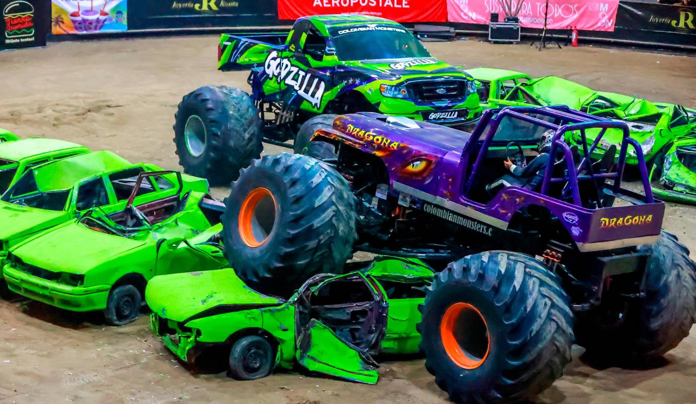 El rugir de los motores y la energía del público convirtieron a La Macarena en el epicentro de la emoción y la potencia mecánica, demostrando una vez más que Medellín es escenario ideal para grandes eventos de entretenimiento. Foto: Manuel Saldarriaga Quintero