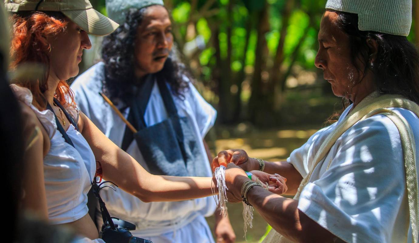 Los rituales de protección, como la “aseguranza”, son fundamentales para mantener el equilibrio espiritual de las personas y el entorno. Foto: Camilo Suárez Echeverry