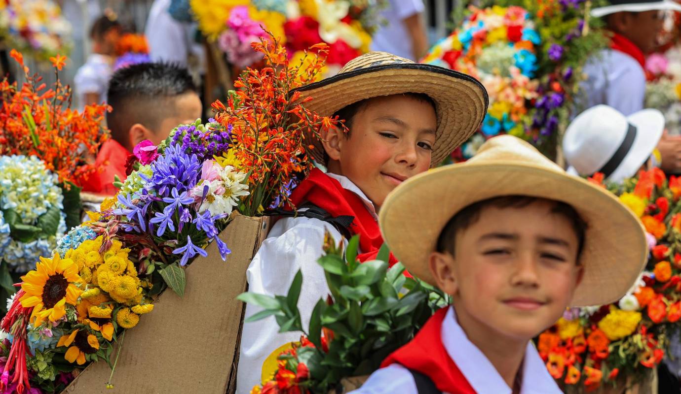 Como un gran evento de pre feria se desarrolló el tradicional Desfile de Silleteritos en las calles de Santa Elena. Foto: Manuel Saldarriaga Quintero.
