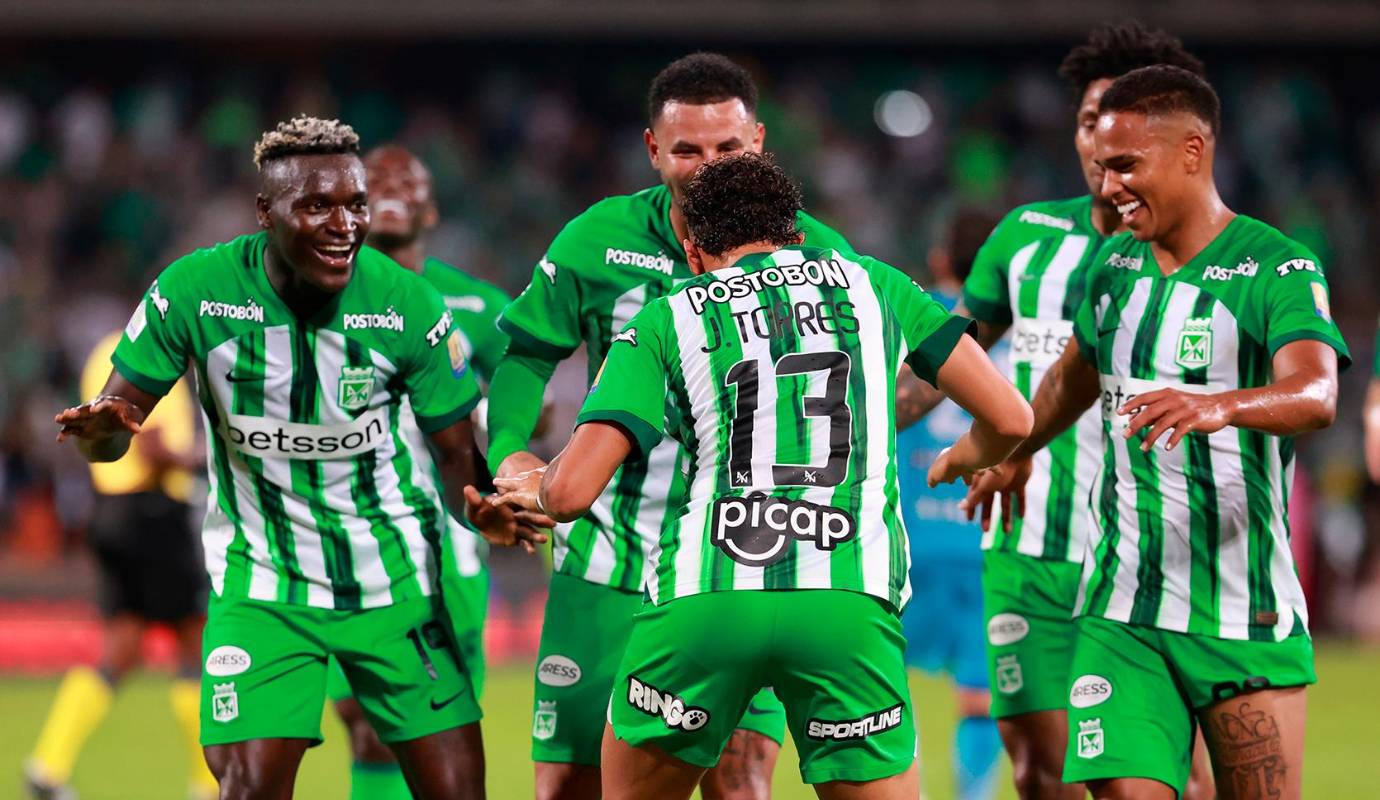 Con el 5-2 global, el equipo selló su pase a semifinales. El regreso de la hinchada fue celebrado con un triunfo, y aunque los problemas defensivos seguían latentes, el gol de Cardona y el ambiente festivo opacaron las dudas. Foto: Manuel Saldarriaga Quintero