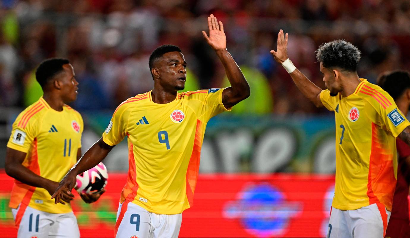 La goleada se selló con un tanto de Jhon Córdoba, quien puso el broche de oro a una actuación que quedará en la memoria de todos los colombianos. Foto: AFP