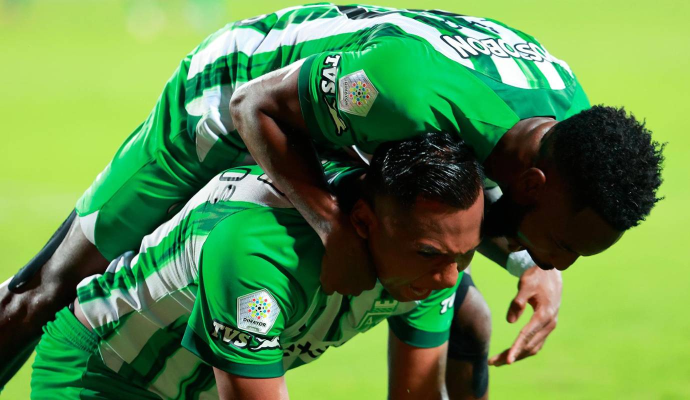 Ángulo abrió el marcador con un remate certero, mientras que Morelos amplió la ventaja con una definición que desató la euforia de los aficionados presentes. Foto: Manuel Saldarriaga Quintero