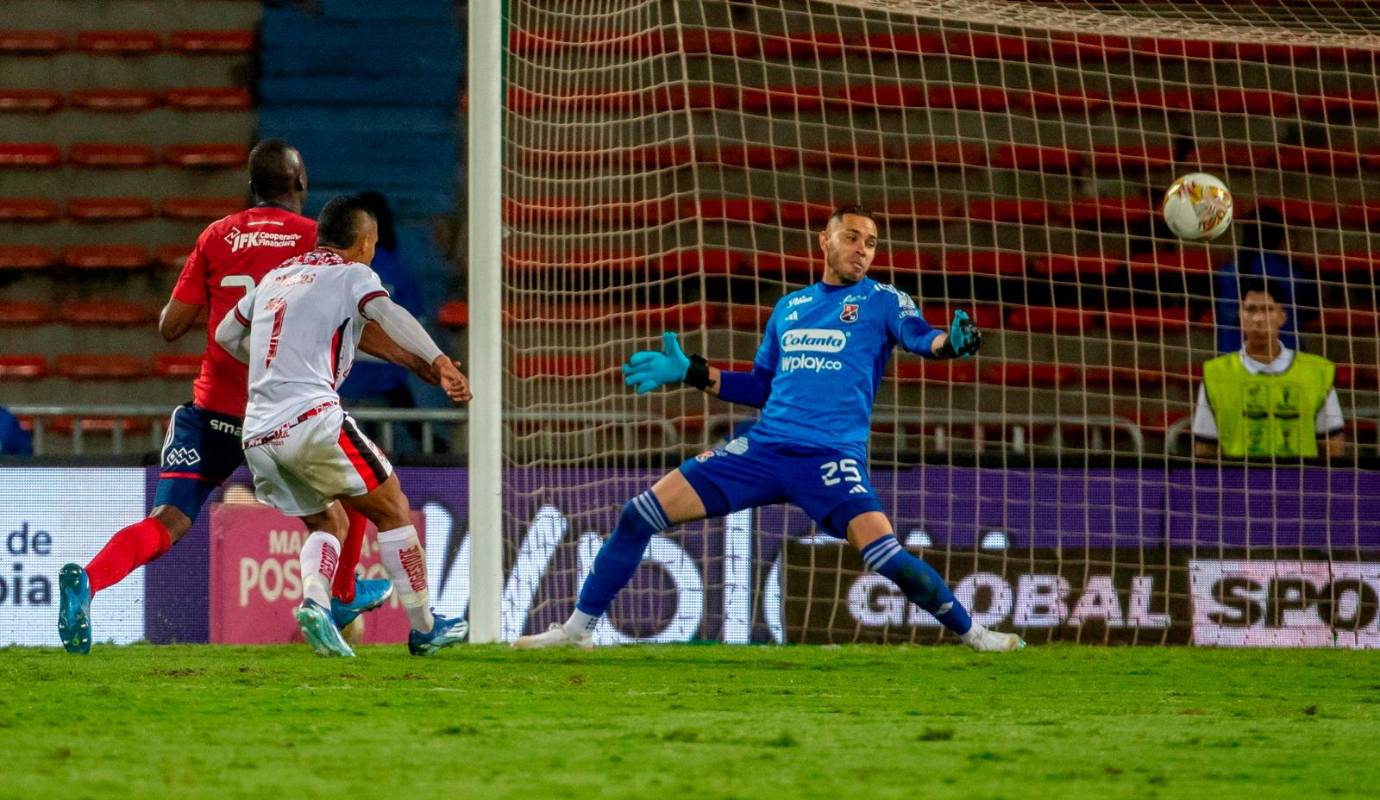 En el Minuto 27 y 45+1 Cristian Barrios anotó los dos goles que le dieron la ventaja al vallecaucano. Foto: Juan Antonio Sánchez