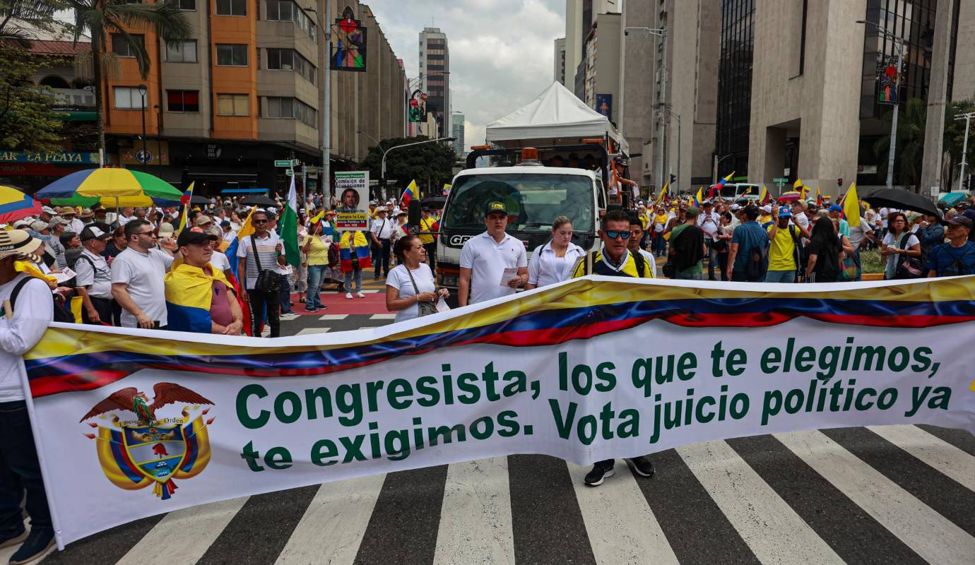 Tres puntos de concentración inicial comenzaron, como estaba previsto, provocando cierres viales en la Avenida Oriental con la Playa en sentido Norte-Sur, en la Avenida Las Vegas a la altura de la Calle 20 en el sentido Sur-Norte. Foto: Manuel Saldarriaga Quintero.