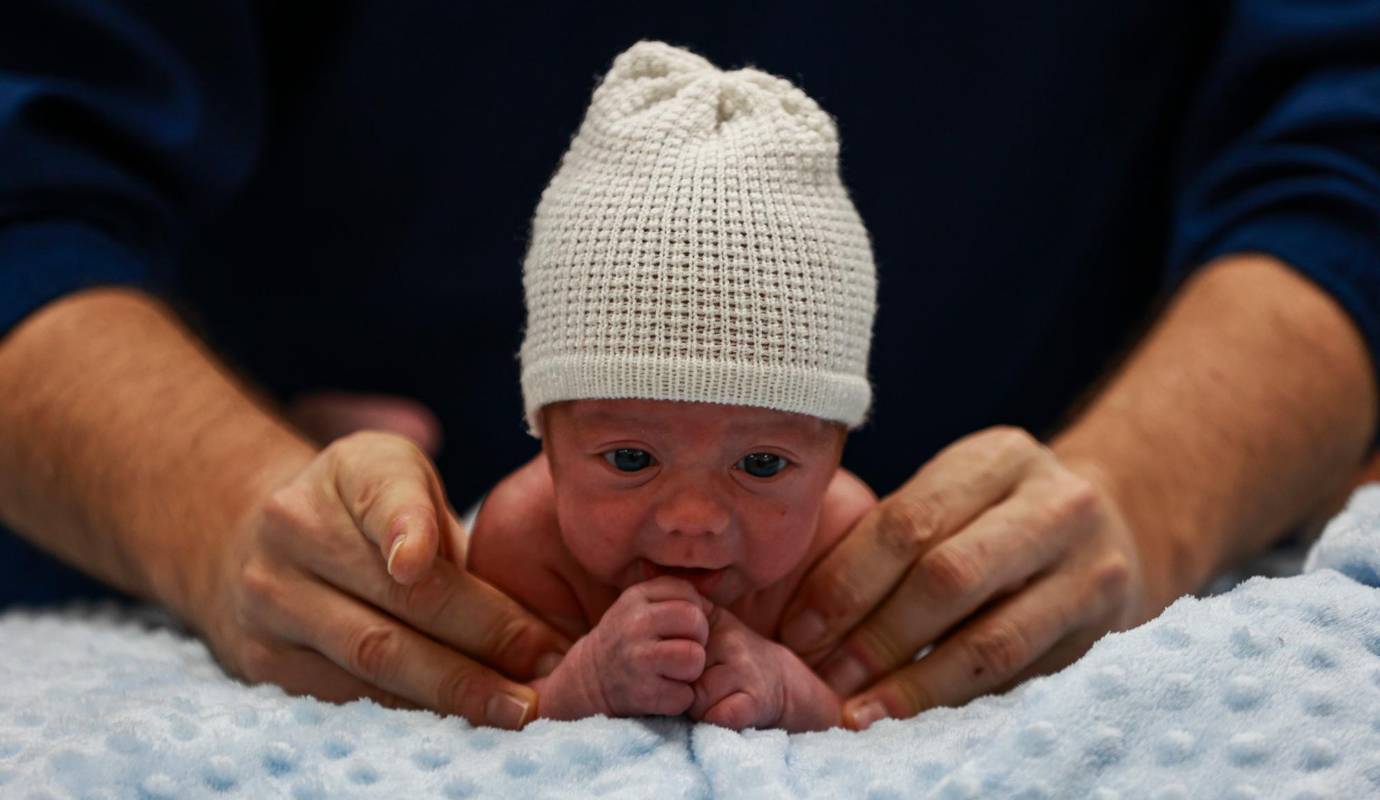 El Hospital General de Medellín celebra hoy un hito en su historia: 18 años de vida del Programa Madre Canguro. Esta iniciativa, ha brindado atención integral a más de 10.400 bebés prematuros y de bajo peso al nacer, transformando sus vidas y las de sus madres. Foto: Manuel Saldarriaga Quintero.