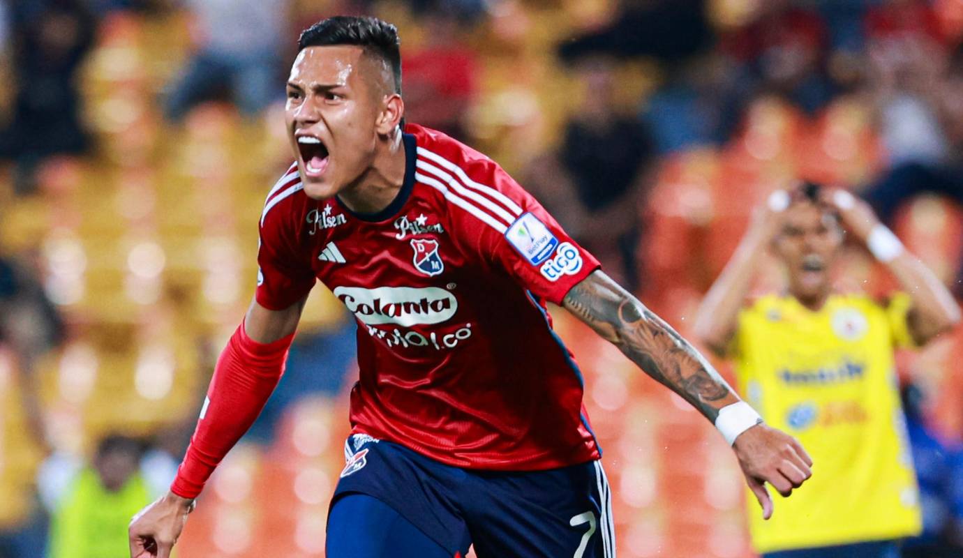 El delantero del rojo Jaime Peralta logró marcar de cabeza para el triunfo del Poderoso. Ya suma tres goles en la temporada. Foto: Manuel Saldarriaga Quintero.