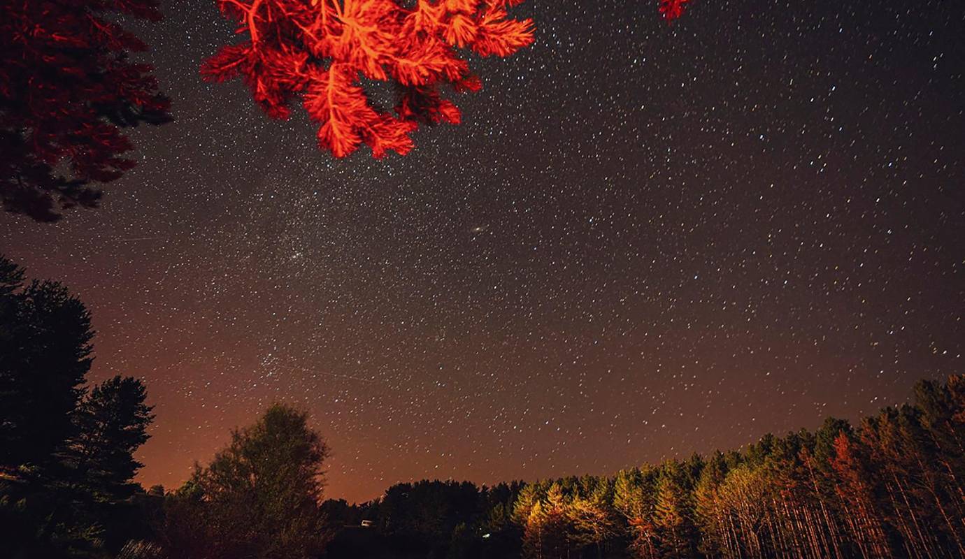 La intensidad y frecuencia de los meteoros hacen de las Perseidas una de las lluvias más esperadas del año que ilumina cielos alrededor del mundo, atrayendo la atención de entusiastas de la astronomía y curiosos por igual. Foto: GETTY