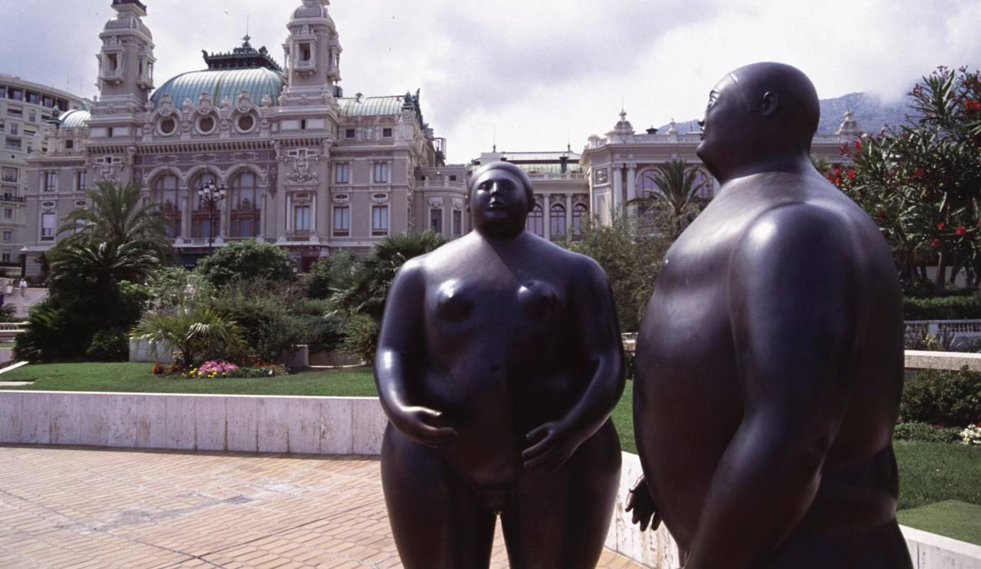 Las obras Adán y Eva formaron parte de la exposición del maestro en los jardines del Casino de Montecarlo, Mónaco en el año 1999. Foto: Getty