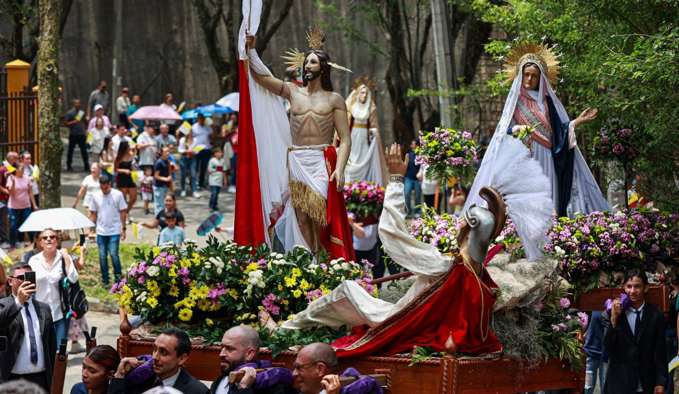 Gran asistencia tuvo la Procesiones de Resurrección en el municipio de Sabaneta en el sur del Valle de Aburrá. Foto: Manuel Saldarriaga Quintero.