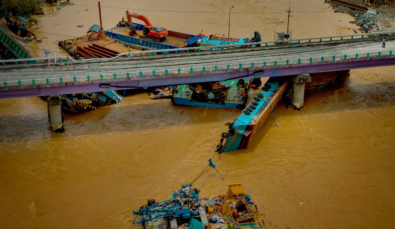 Las imágenes de las zonas afectadas muestran un panorama desolador: casas destruidas, carreteras intransitables y comunidades enteras aisladas. Foto: GETTY