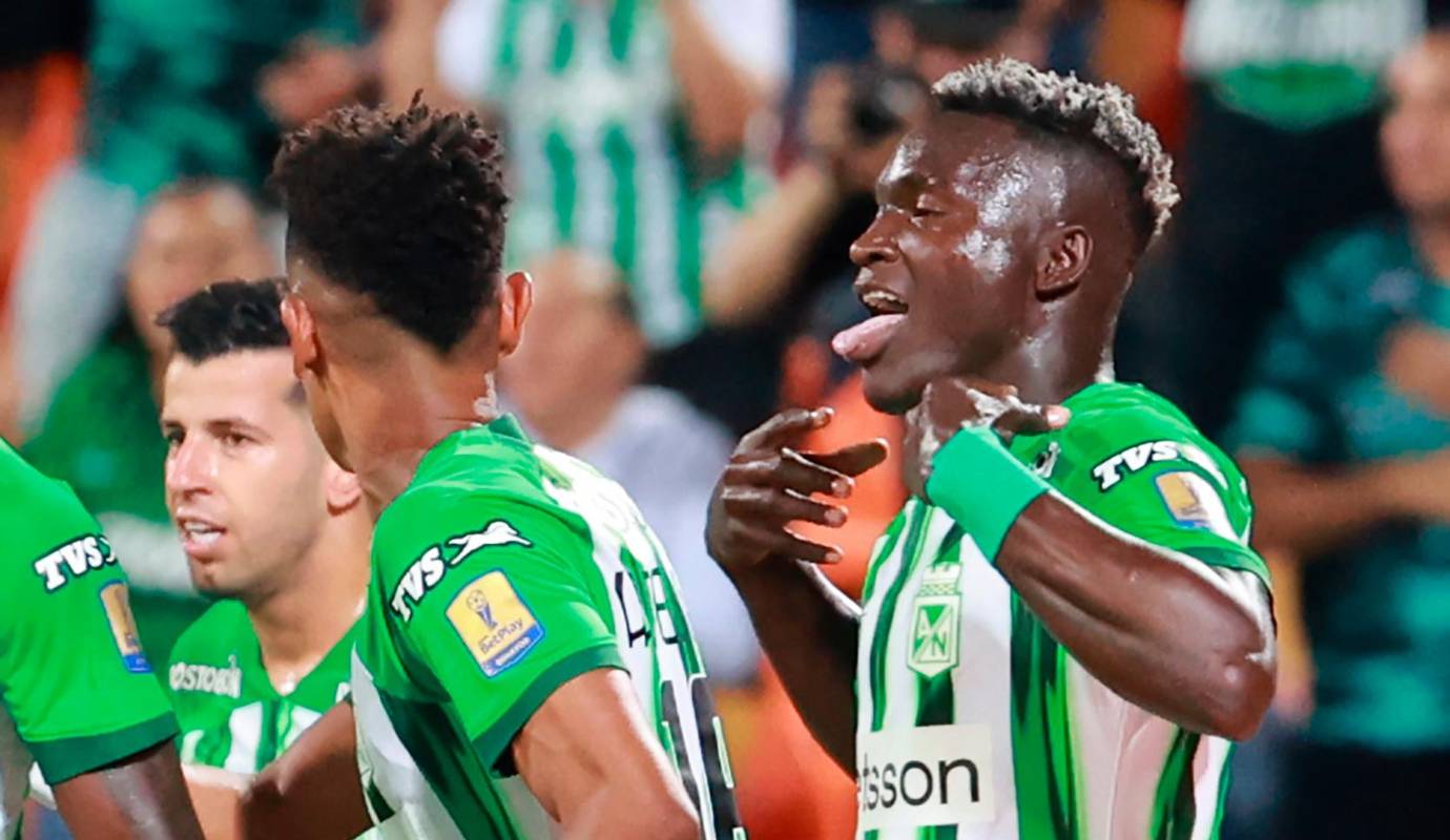 A los 15 minutos, Kevin Viveros, el joven delantero que reemplazaba a Alfredo Morelos, quien no pudo estar tras el accidente que lo dejó fuera de la convocatoria, aprovechó una oportunidad de oro. Un centro medido, un control preciso y el gol. Foto: Manuel Saldarriaga Quintero