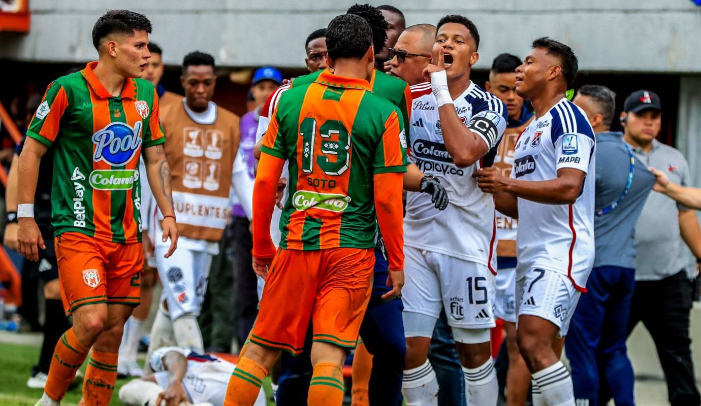 El partido fue caliente. Hubo momentos en los que se peleó más de lo que se jugó. Foto: Jaime Pérez
