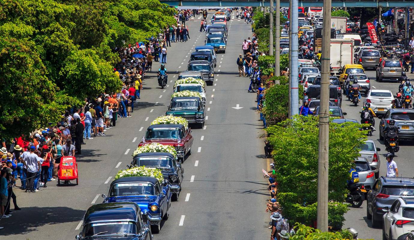 El Desfile de Autos Clásicos y Antiguos es un museo itinerante que recorre las calles de la ciudad durante la Feria de las Flores. Foto: Camilo Suárez