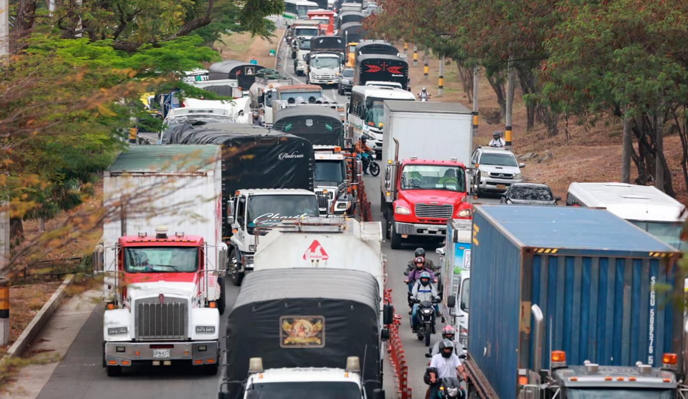 Los marchantes impiden la circulación vehicular lo que ha generado un caos en la Autopista Norte. Foto: Manuel Saldarriaga