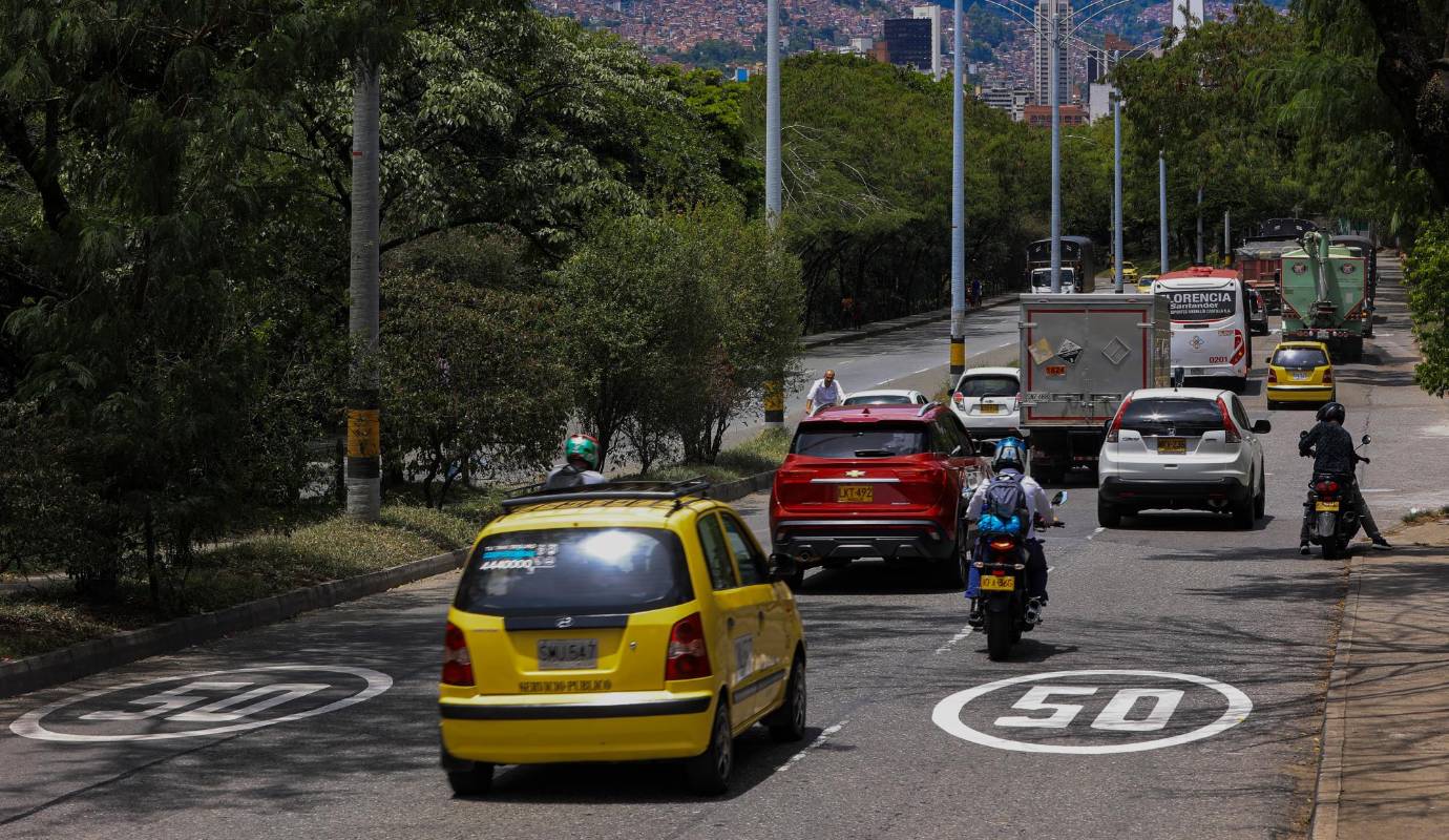 Esto se hace para dar cumplimiento a la Ley 2251 de 2022, conocida como Ley Julián Esteban, de acuerdo con Mauricio Zuleta, subsecretario técnico de Movilidad de Medellín. Foto: Manuel Saldarriaga Quintero