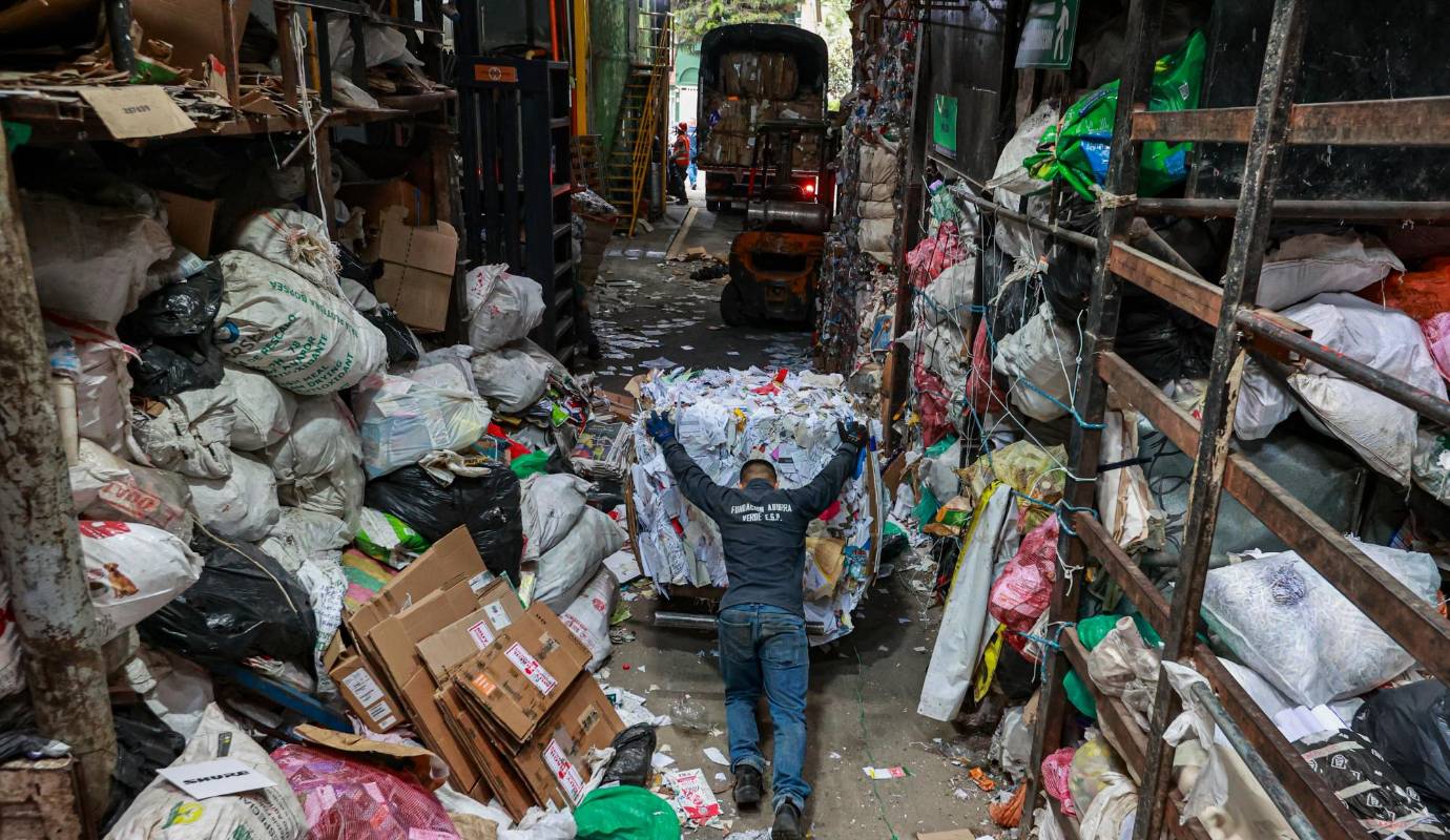 Con el cierre viene el efecto en cadena para las 40 familias y para el medio ambiente. “El impacto económico que se va a dar con las familias recicladoras será altísimo y ni se diga del ambiental porque nosotros reuníamos cerca de 40 toneladas de material reciclable al mes. Foto: Manuel Saldarriaga Quintero