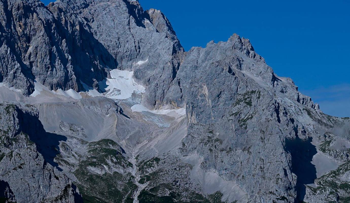 La Academia de Ciencias de Baviera anunció que el espesor del hielo en este glacial ya no es ni siquiera de dos metros en muchos lugares y no llega a seis metros en los sitios más profundos. Foto: GETTY