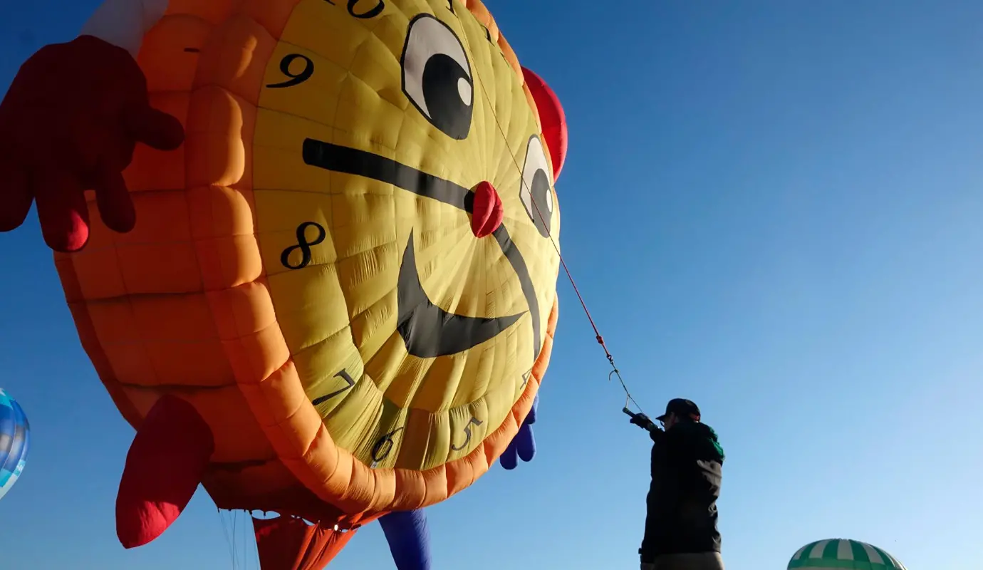 Durante tres días consecutivos, el cielo guanajuatense se llenó de globos de todos los colores, tamaños y formas, creando un paisaje único que atrajo a miles de turistas nacionales e internacionales. Foto: Xinhua