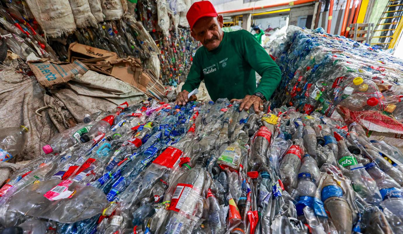 El cierre de una de las organizaciones más antiguas de aprovechamiento de residuos prendió las alertas. Los ingresos de los recicladores mermaron en un 40%. Foto: Manuel Saldarriaga Quintero
